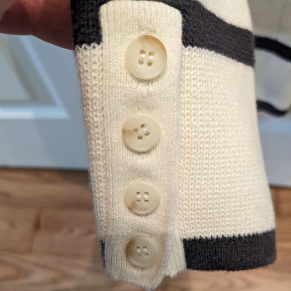 Women's Sweater Jacket - Picture 3 of 4